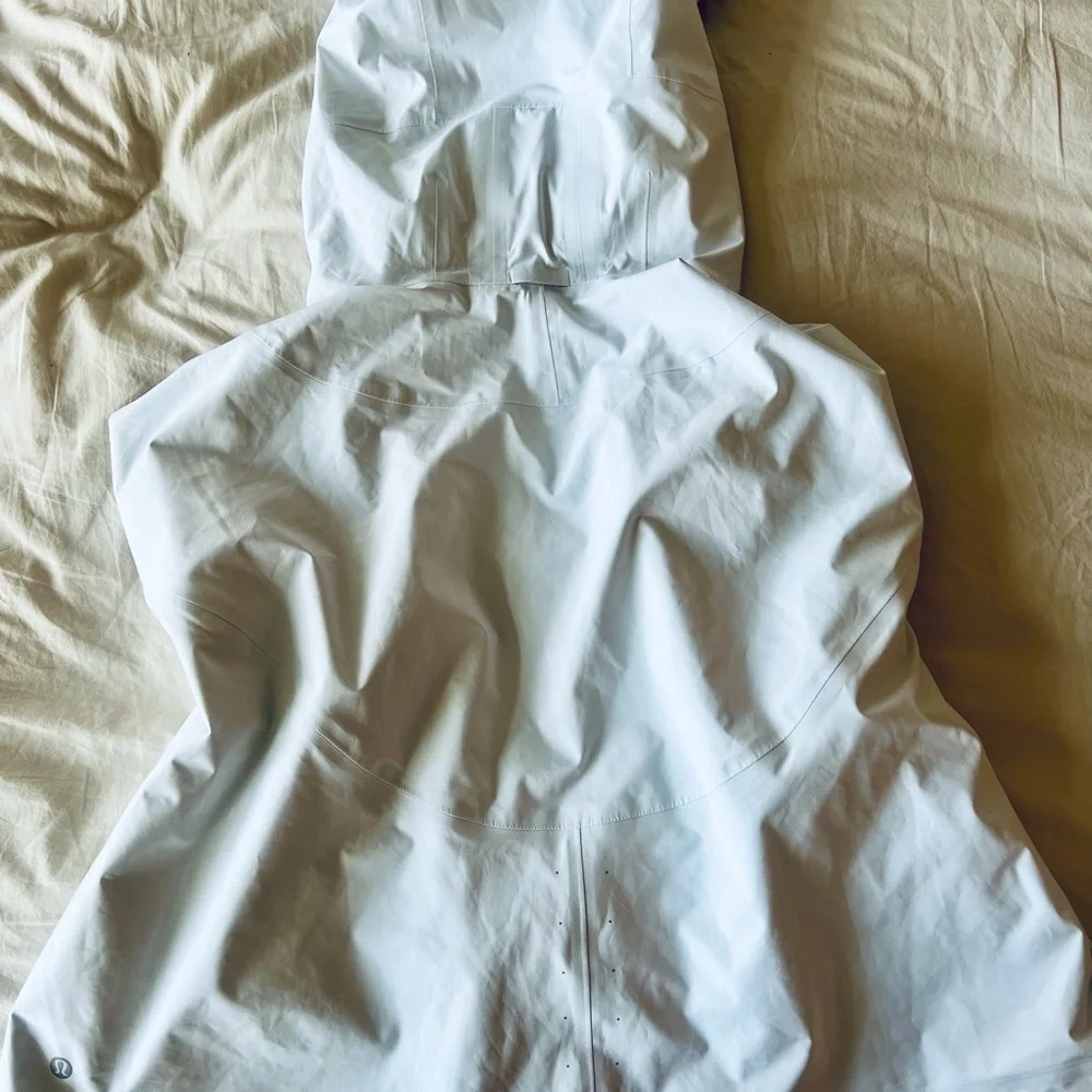 NWOT Lululemon Rain Chaser Jacket Sz 10 - Picture 4 of 5